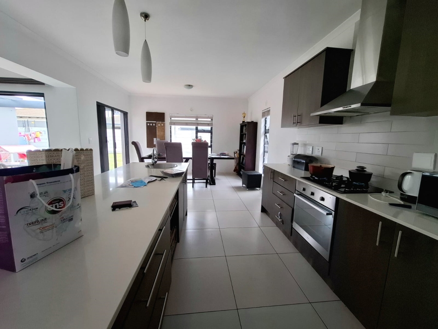 4 Bedroom Property for Sale in Parklands North Western Cape